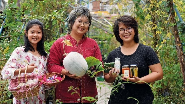 445 ครูอุษา กัญญ์ณัทพัชร เจ้าของสวนผักคนเมืองที่สอนให้รู้ว่า ชีวิตนี้ กิน แค่ อิ่ม