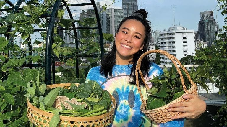 445 เกษตรกร ลอยฟ้า แพร  อมตา ในวันที่เข็มนาฬิกาชีวิตเดินช้าลง