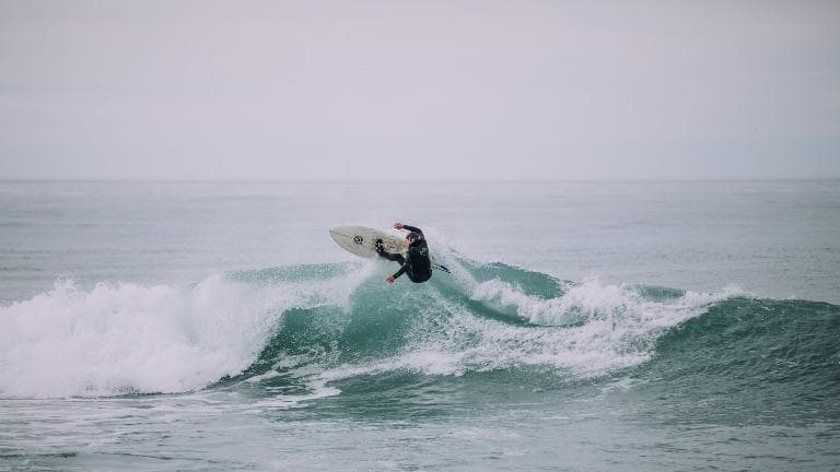 454 จากบรรณาธิการ โต้คลื่น