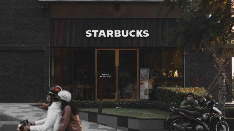 460 Souvenir & History ตุ๊กตาหมีสตาร์บัคส์และวัฒนธรรมกาแฟเวียด