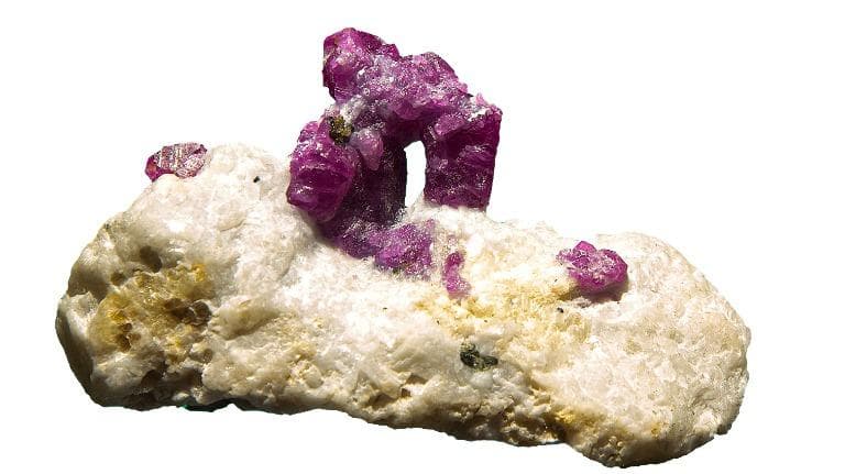 452 ธรรมชาติ ทํามาโชว์ หินสีมณีแดง ราชา-ราชินีแห่งพลอย