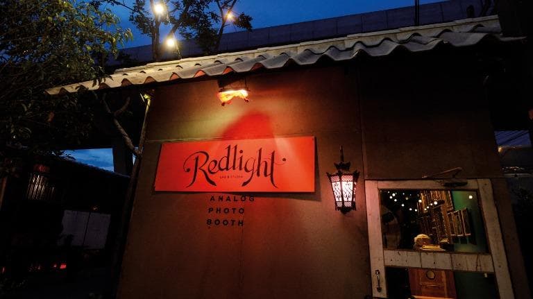 399 ยกโลกฟิล์มกระจก ๑๖๗ ปี ไว้ที่  Redlight lab & studio