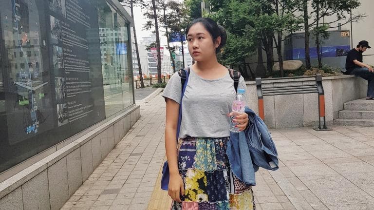 438 Activist ตูน-ชนกนันท์ รวมทรัพย์ ลี้ภัยการเมือง 112