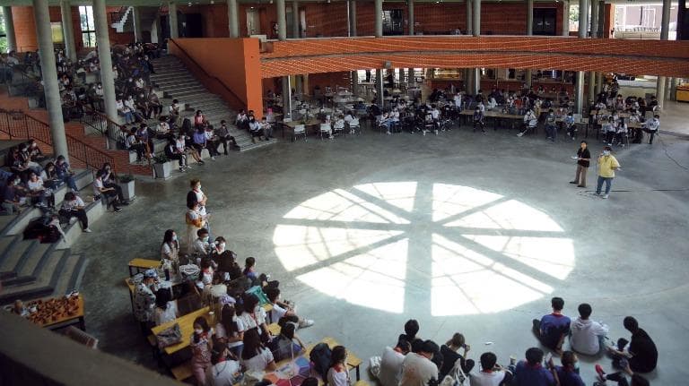 ลองอ่าน 450 สาธิต มธ. “คิดใหม่” ในสังคม (ไทย) อนุรักษนิยม