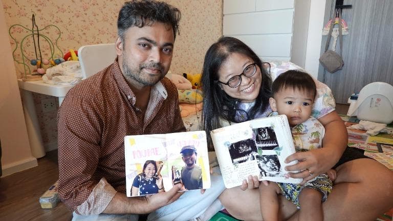 สุขหมุนรอบตัวเรา - Owning Her Own Story : บันทึกช่วยชีวิต