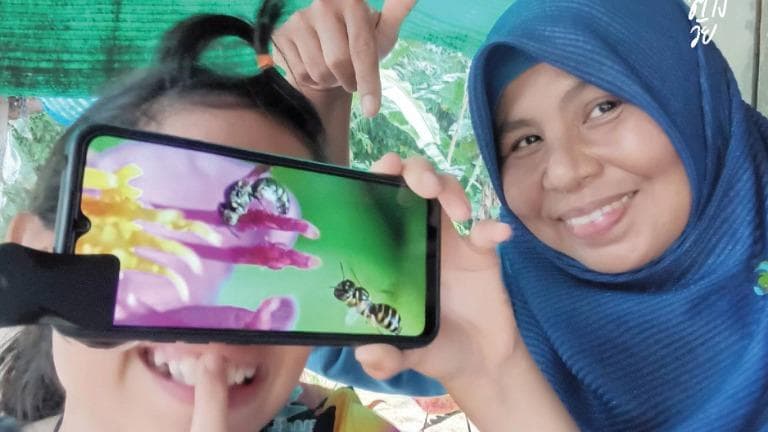 สุขต่างวัย - โลกของแมลงตัวเล็ก...กับความสุขของเด็กตัวน้อย