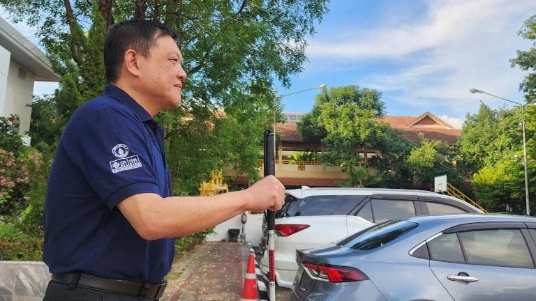 สุขหมุนรอบตัวเรา - สุขที่ได้สร้าง ก้าวย่างอย่างมั่นใจในโลกที่ไร้แสง