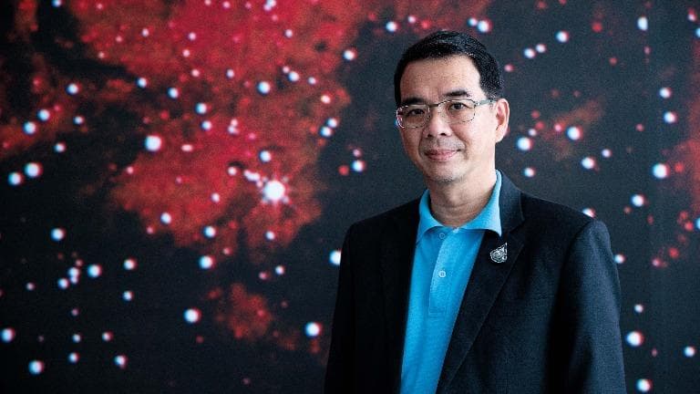 ลองอ่าน 449 สัมภาษณ์ ดอกเตอร์ศรัณย์ โปษยะจินดา ดาวเทียมไทยประดิษฐ์ พิชิตดวงจันทร์