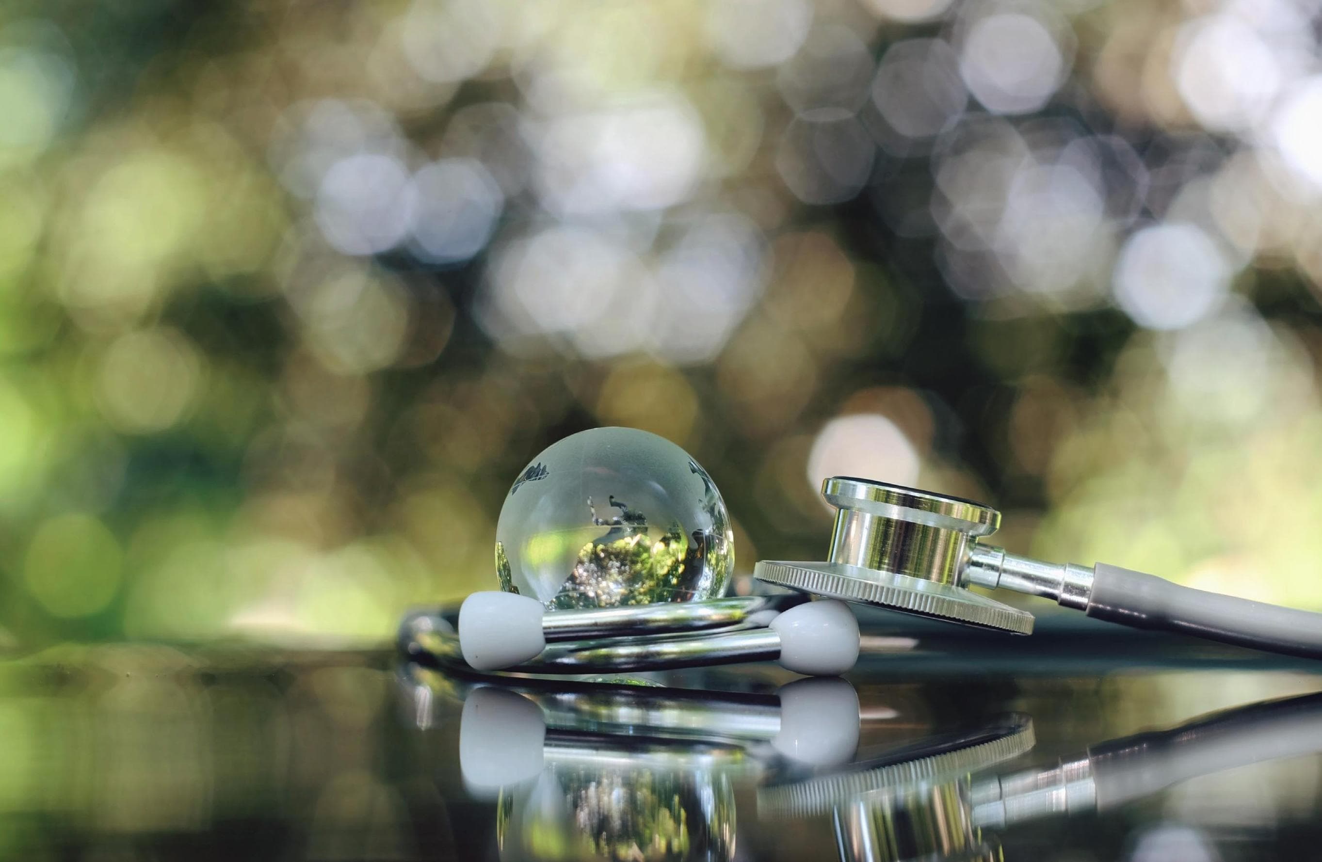 Sustainable drug delivery devices: striking a balance between aspirations and current possibilities