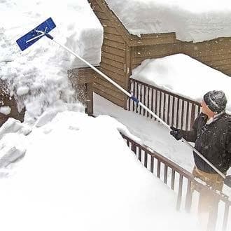 Dùng roof rake an toàn