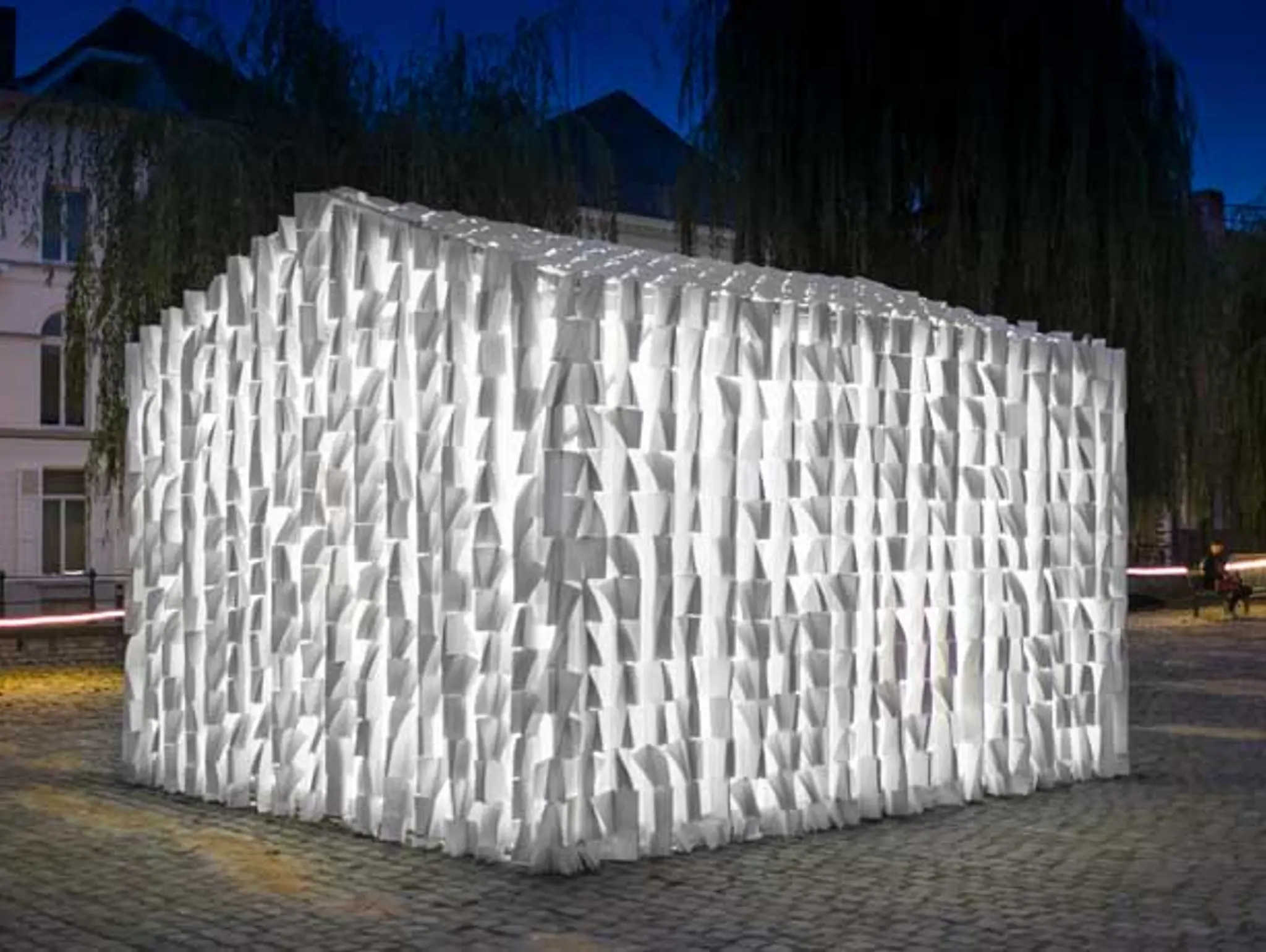 Contemporary Art in Context: Luzinterruptus