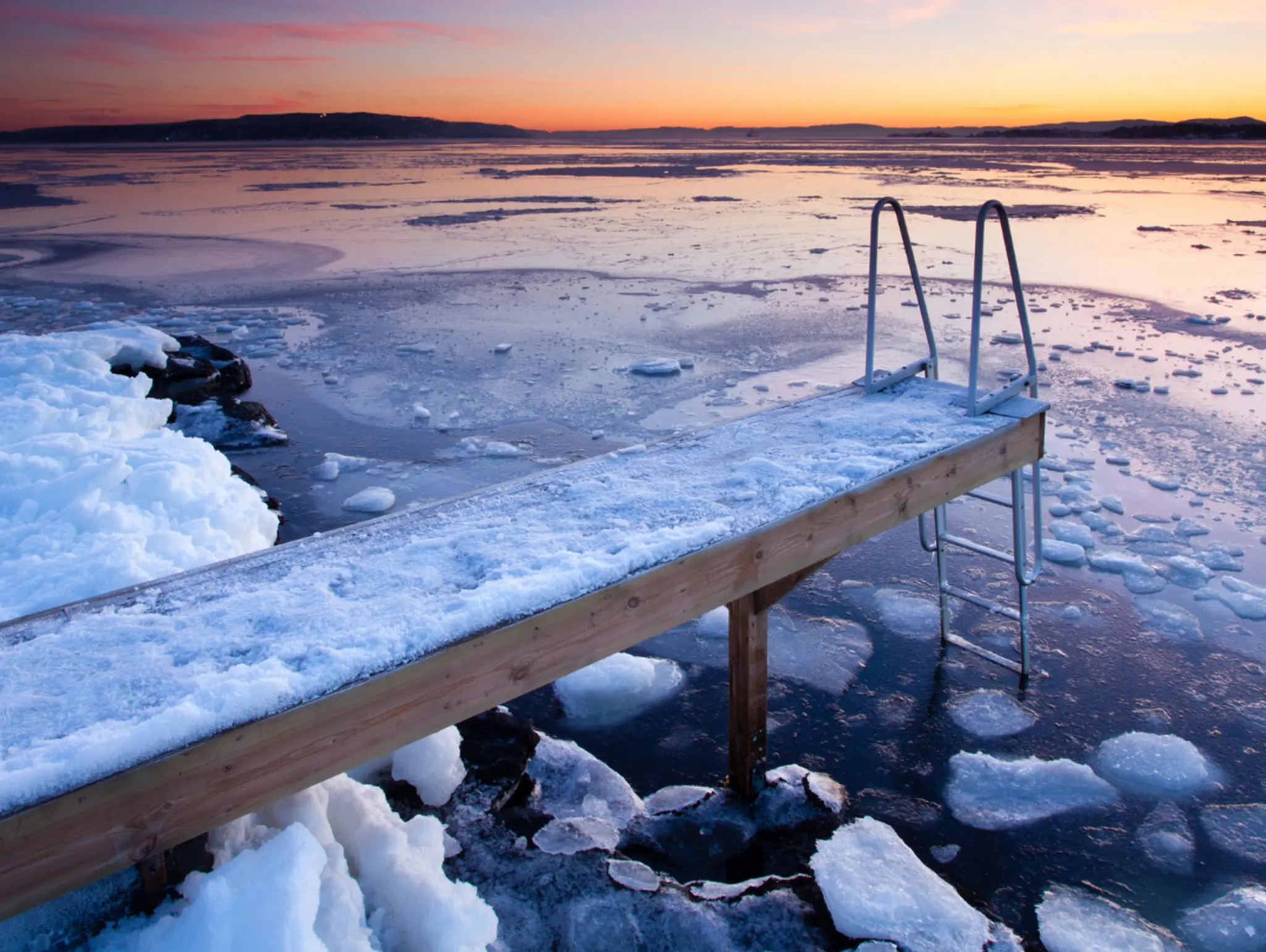 Cool Therapy: Ice Bath Benefits and Risks
