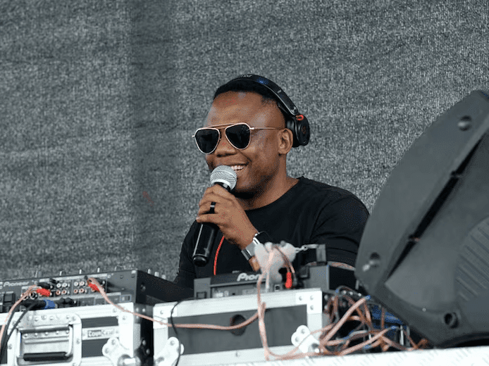 15. UmkaTira udalula eyomgwazo ka-R50 000 emsakazweni