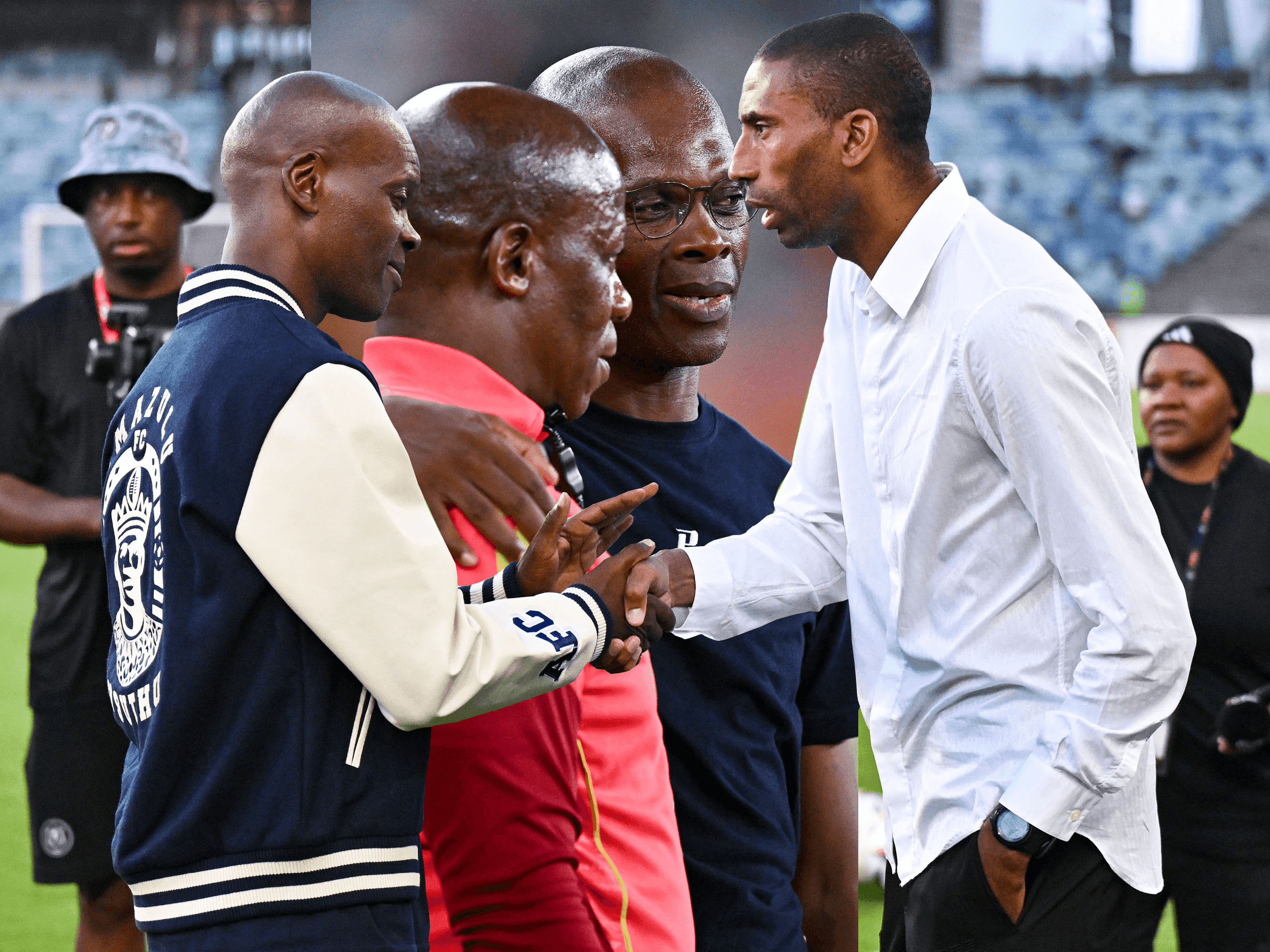 18. IPirates yethulelwe isigqoko ngengcwenga