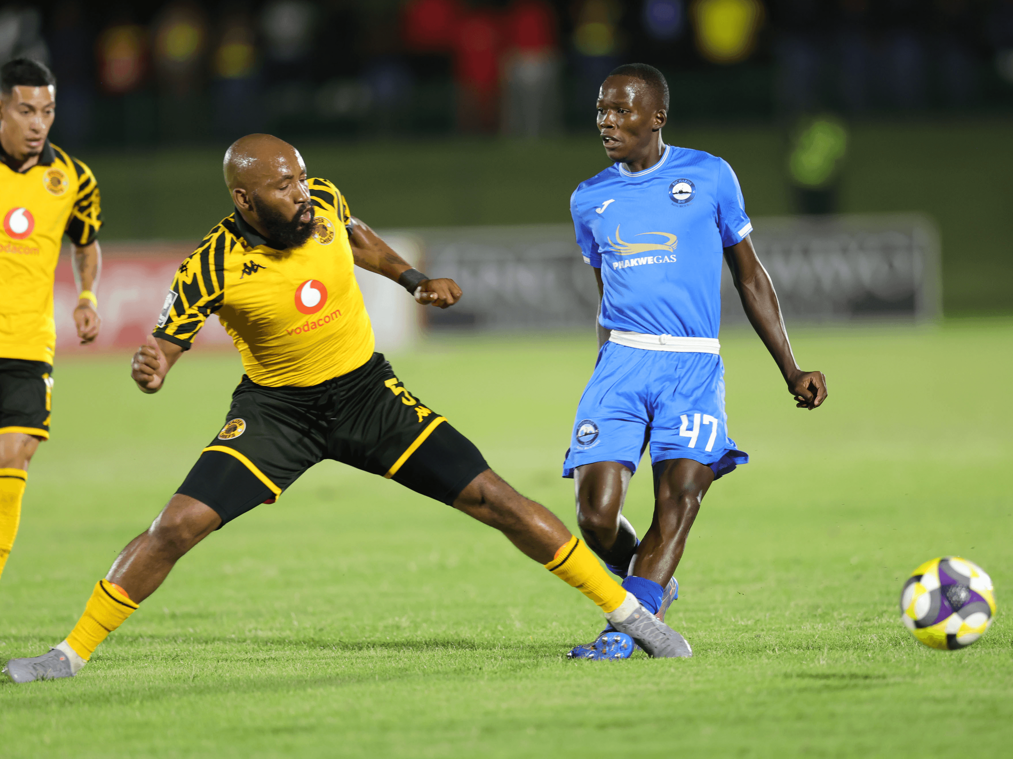 16. Kubhekwe isinqumo seChiefs ngabaphelelwa yizinkontileka