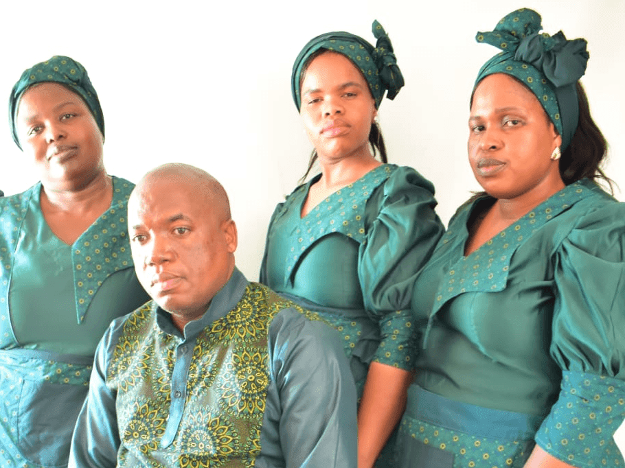 15. Kuzogingqwa izinkomo eziwu-7, inesi liganwa ngabafazi abathathu