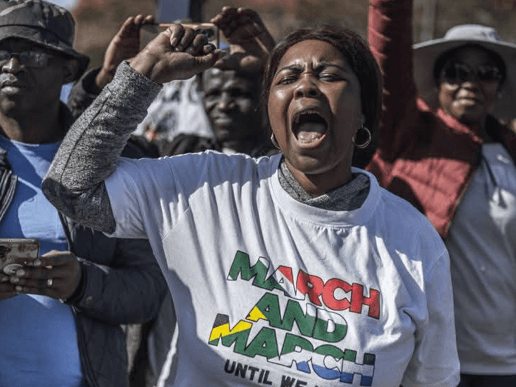 04. Ihlasela izizinda zabokufika iMarch and March