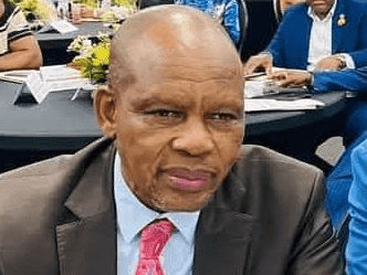 15. Inkosi yehliswe esihlalweni ingazi