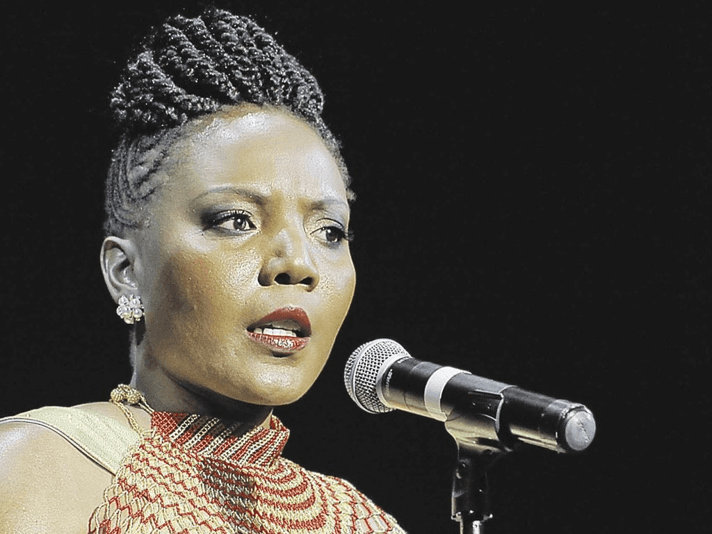 03. Uzocacisa ngamahlaya athunaza abesilisa bakuleli kowamahlaya eThekwini