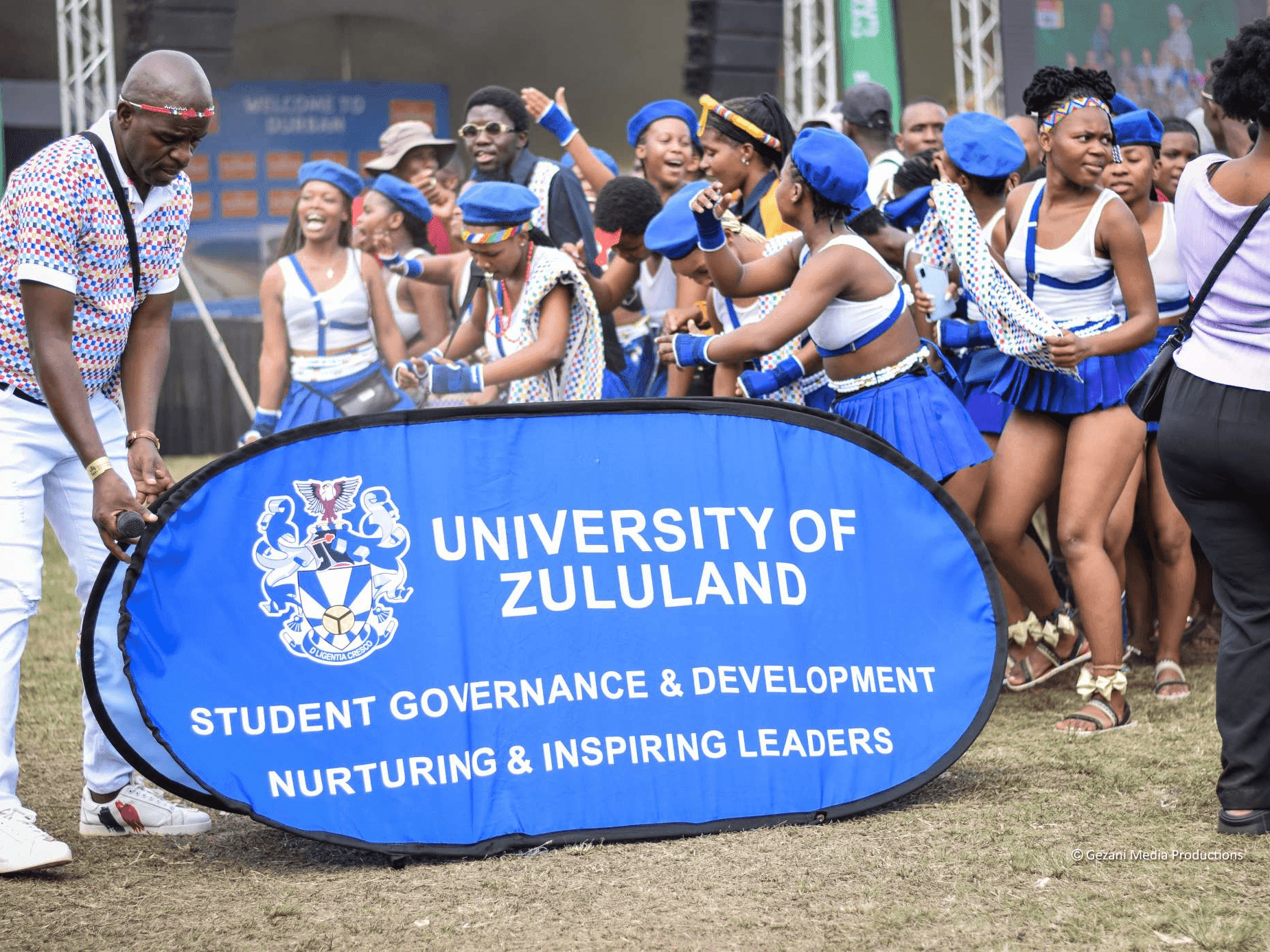 06. Abasemanyuvesi nokuqhakambisa ingoma kwezemfundo