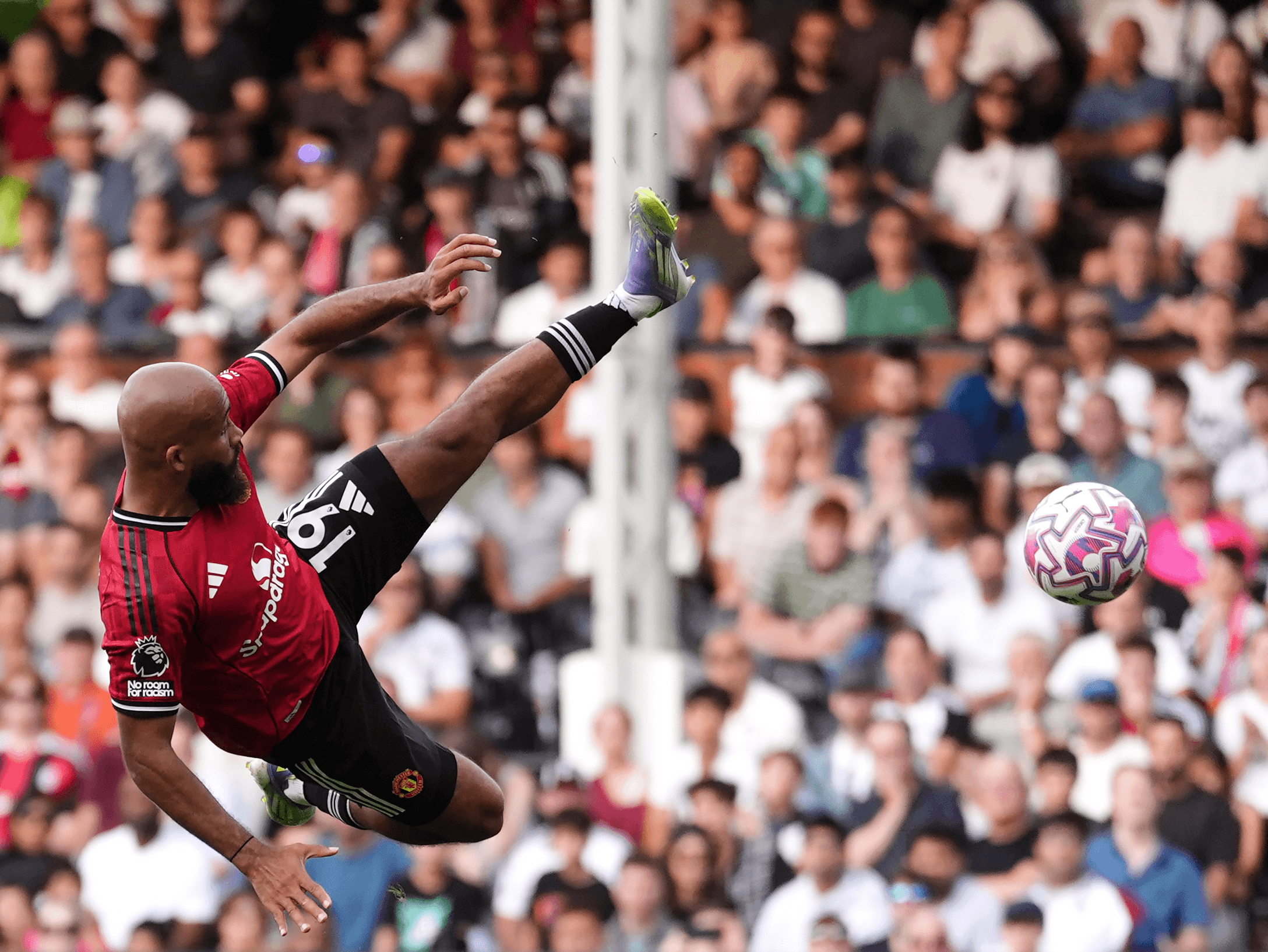 21. Ucela uxolo umqeqeshi ohlaze iMan Utd