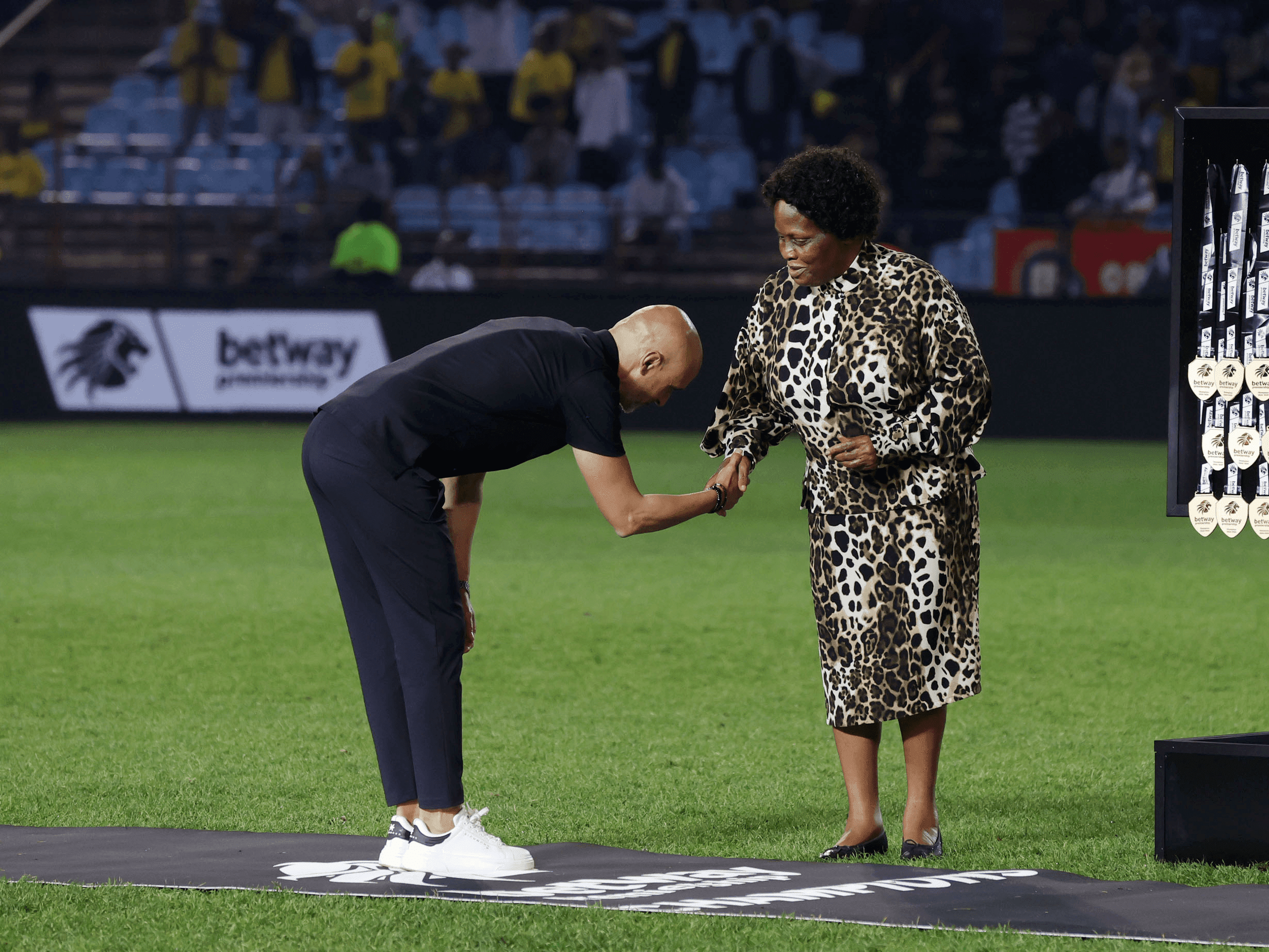 16. I-PSL icacisa ngesibunge seTheku kolweMTN8