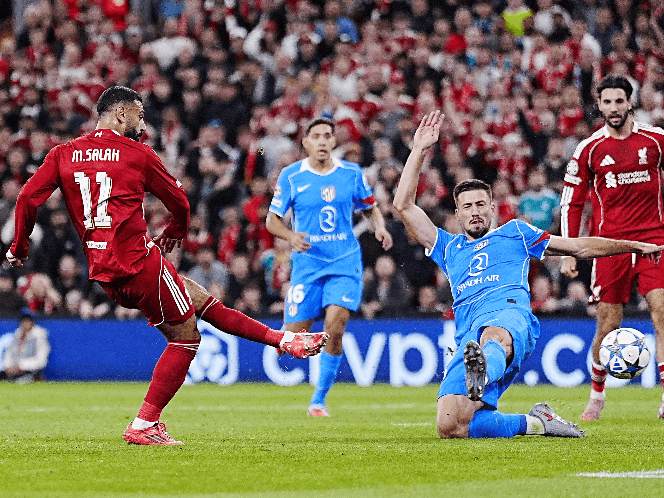 21. Bashayelwe ihlombe ngokungaliphonsi ithawula abadlali beLiverpool