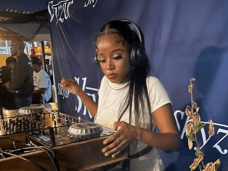 07. UDJ ujatshuliswa wukwanda kwezindawo ezidlala umculo opholile