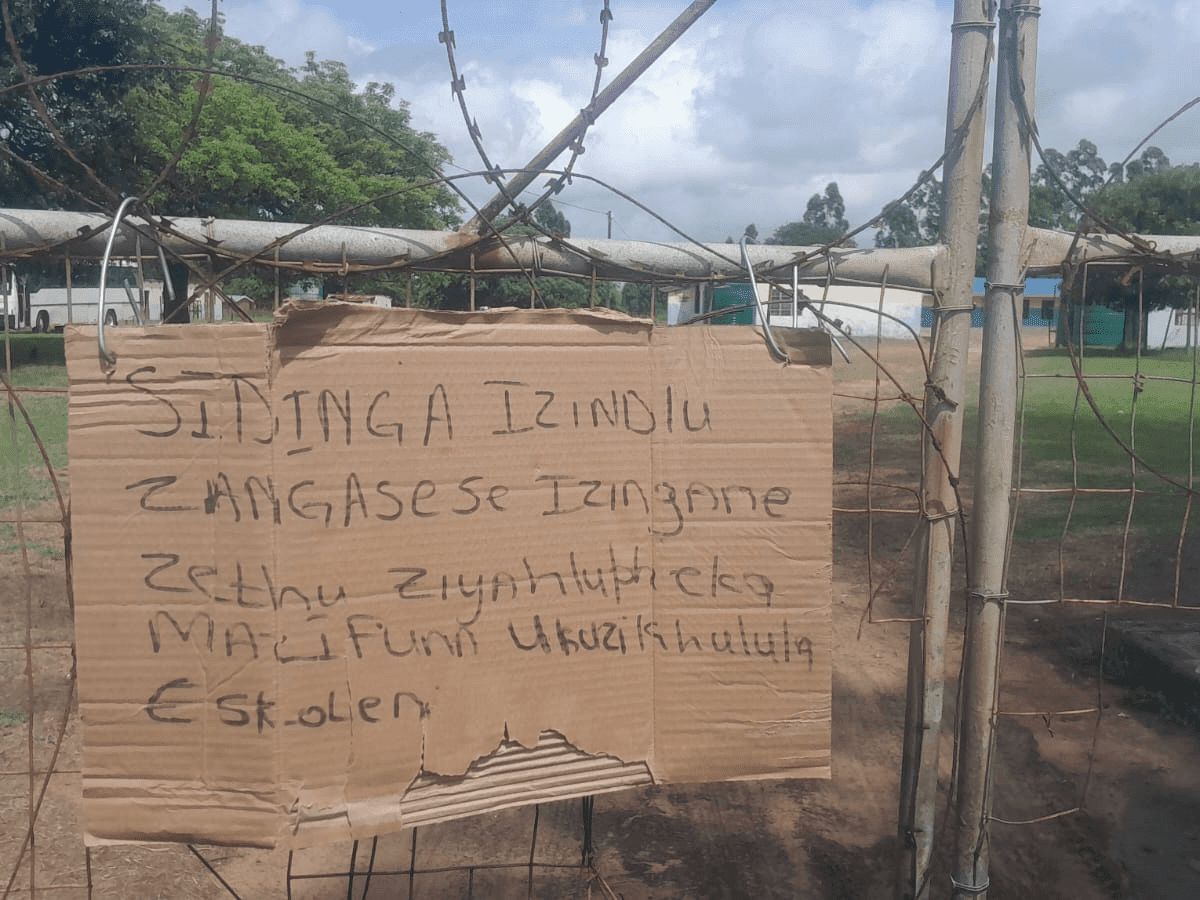 09. Bavale isikole bekhala ngezindlu zangasese