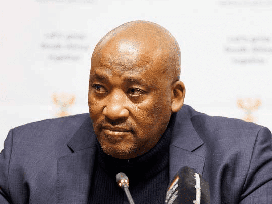 19. I-ASA icasulwa yisenzo sikangqongqoshe 'ophaphayo'