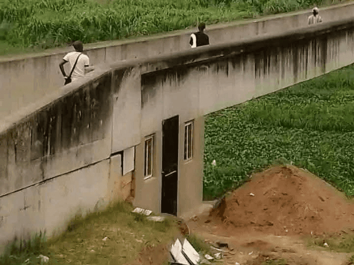 15. Imibono - Iphinde yadilizwa indlu engaphansi kwebhuloho