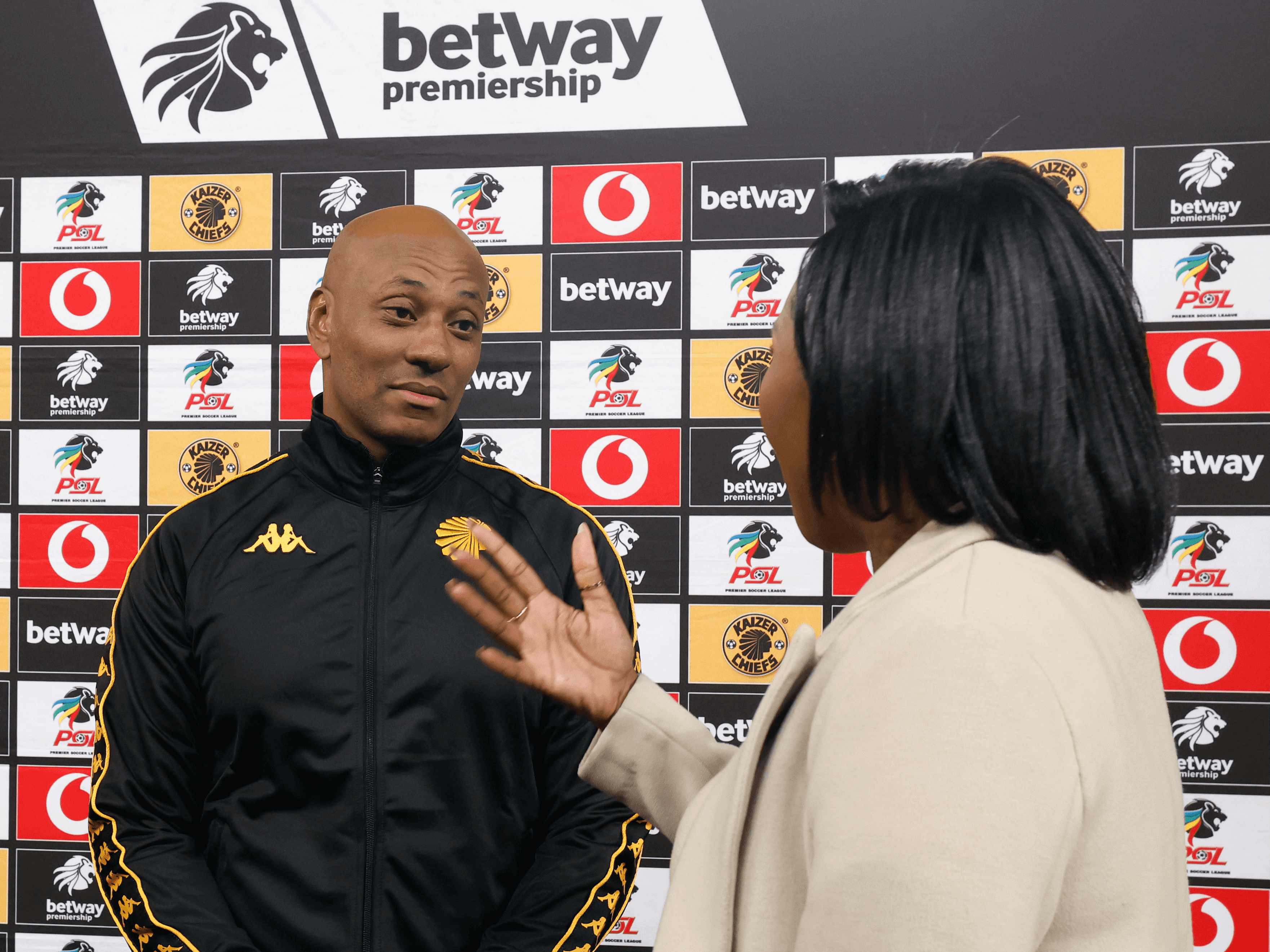 20. UMotaung ucacisa ngokusala komqeqeshi wenjejane yeChiefs ese-England