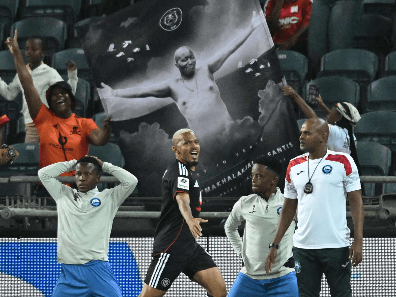 16. IPirates iyibona isazodonsa impi neDowns