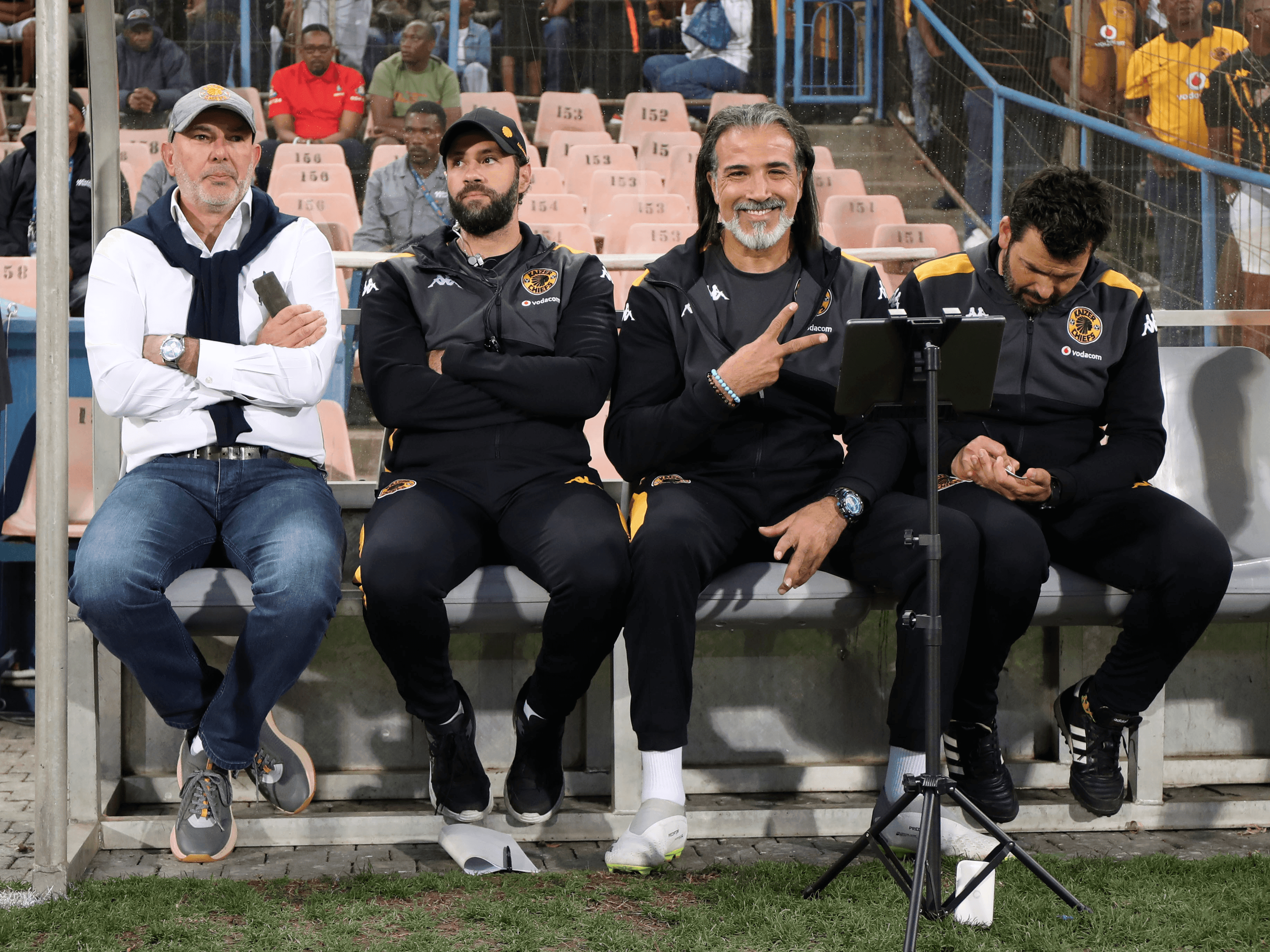 19. Kuvela okujabulisa abaqeqeshi beChiefs