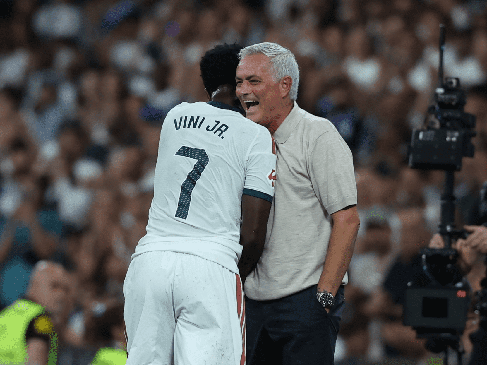 22. UMourinho uhlatshwa umxhwele yisikwati seMadrid