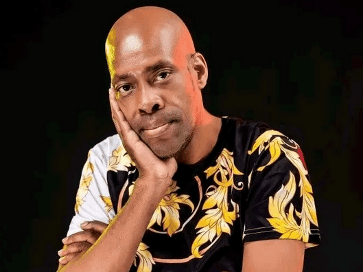 08. Usomahlaya uthembisa ukuqhulula amahlaya amasha emcimbini wakhe