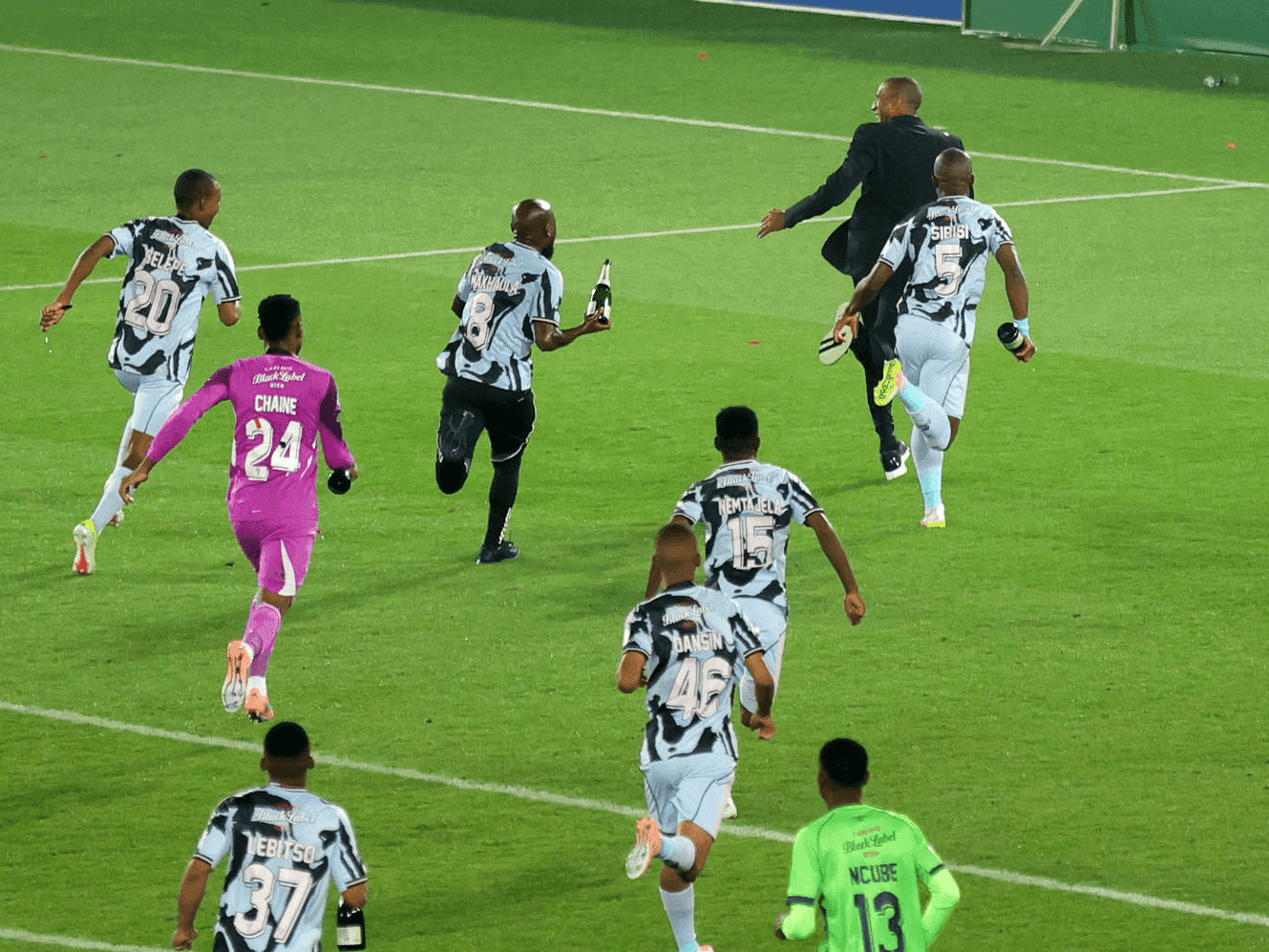 16. Umqeqeshi utshala 'ubuqhwaga' kubadlali bePirates