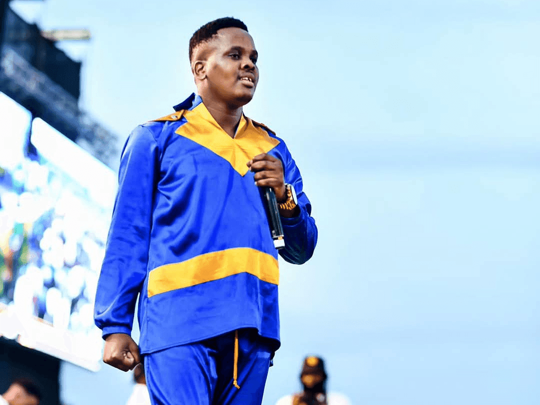 04. UKhuzani akayigqizi qakala eyokuba yihlaya ngemfashini yakhe