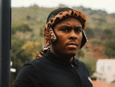 06. UMjolisi uthembisa ukuwadedela maduze amanoni amasha