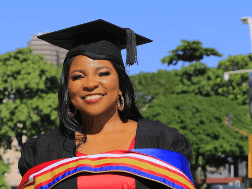 04. OwoKhozi ukhuthazwe ngabasakazi, waqhubeka nemfundo