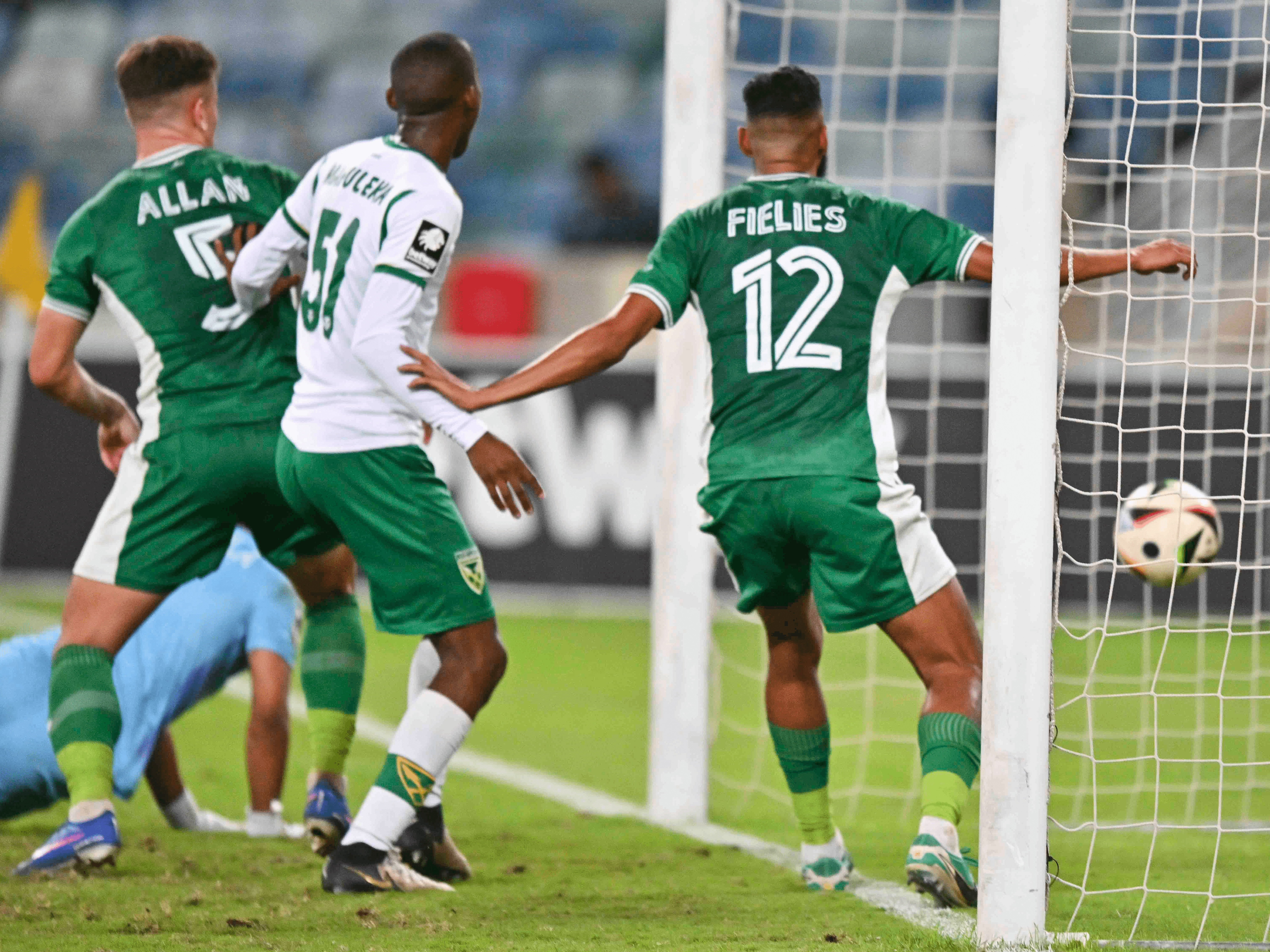 19. Kujabhe nomqeqeshi uSuthu 'lwenqaba iCaf'