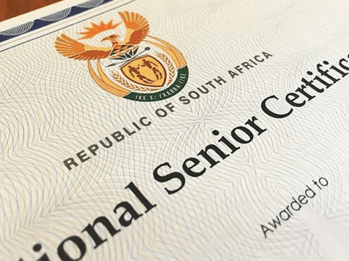 15. Useyokwenza izifundo zobudokotela owakhulelwa ena-16