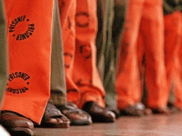 04. Kwehlukene imibono ngesiphakamiso sokuvulela isibhaxu ukunciphisa  isibalo seziboshwa