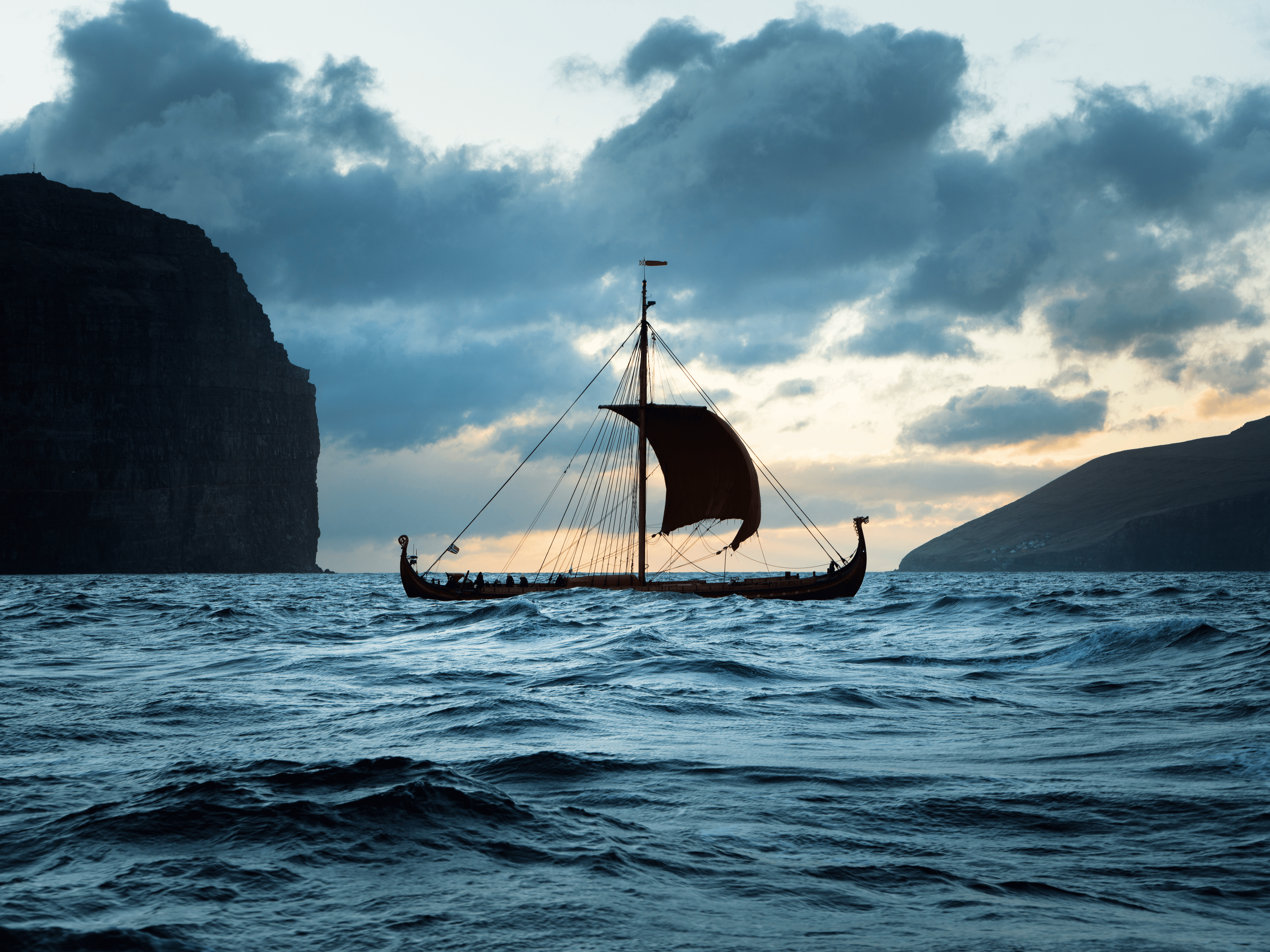 498 คืนชีพสี่เรือใบโบราณ : จากหน้าประวัติศาสตร์สู่เรือในภาพยนตร์