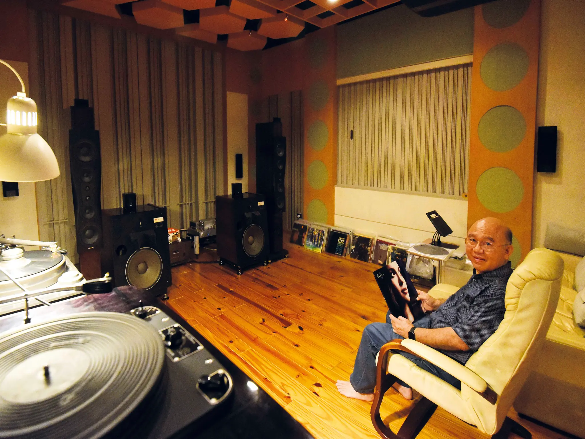 481 PEOPLE WITH VINYL ความสุขของ คนฟังแผ่นเสียง