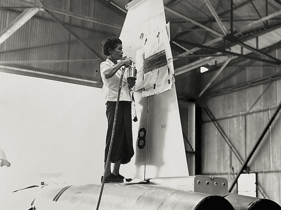 489 PIC  (พลิก) STORY “คุณยาย” กับ เครื่องบินขับไล่