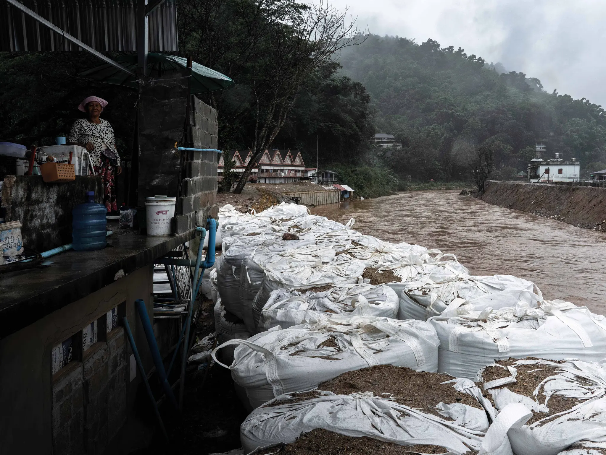 ลองอ่าน 490 พายุ โคลนถล่มแม่สาย ความเปราะบางของคนชายขอบ