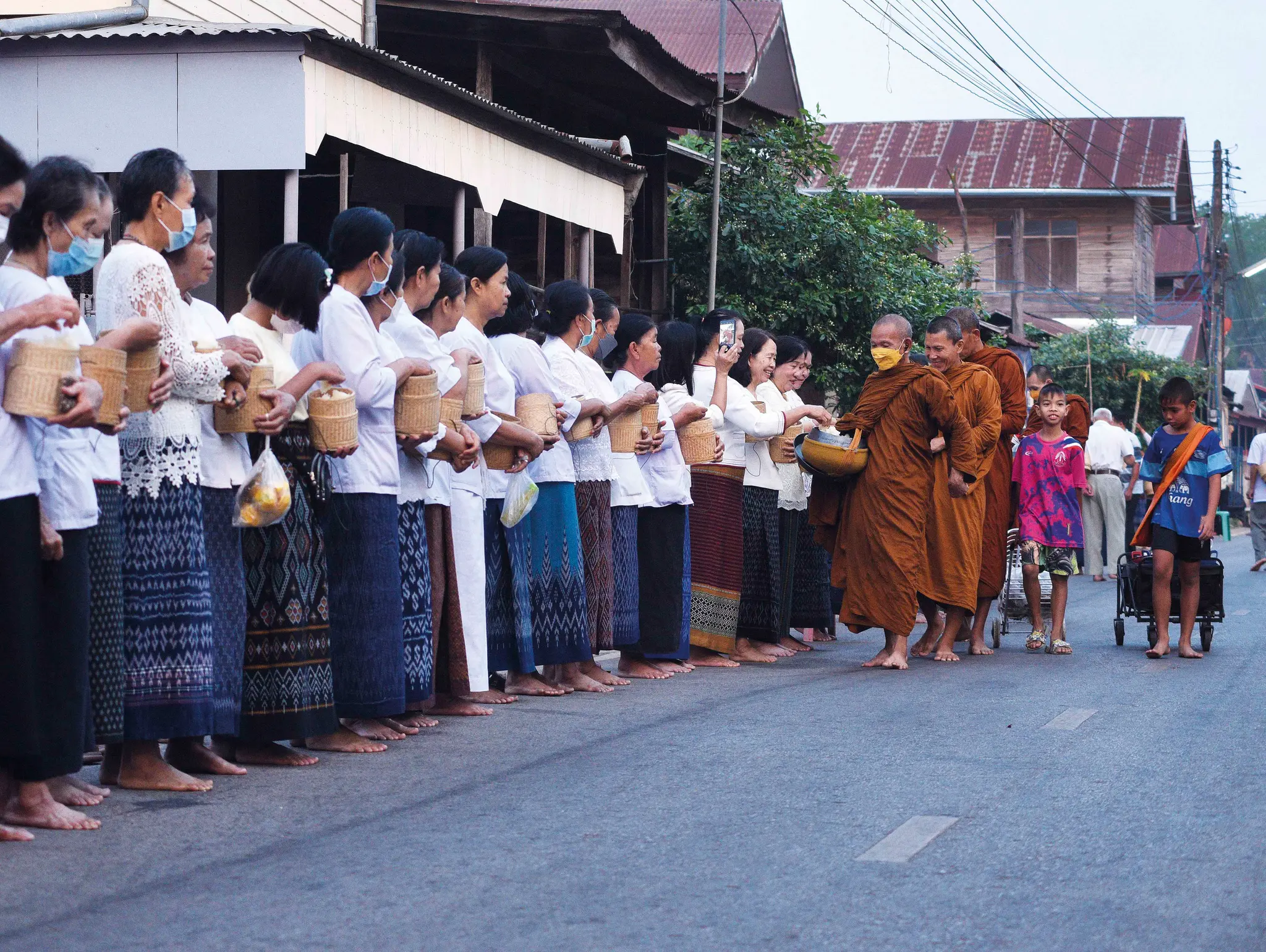 475 ย้อ ข่า กลาง หมู่บ้านปั้นครก
