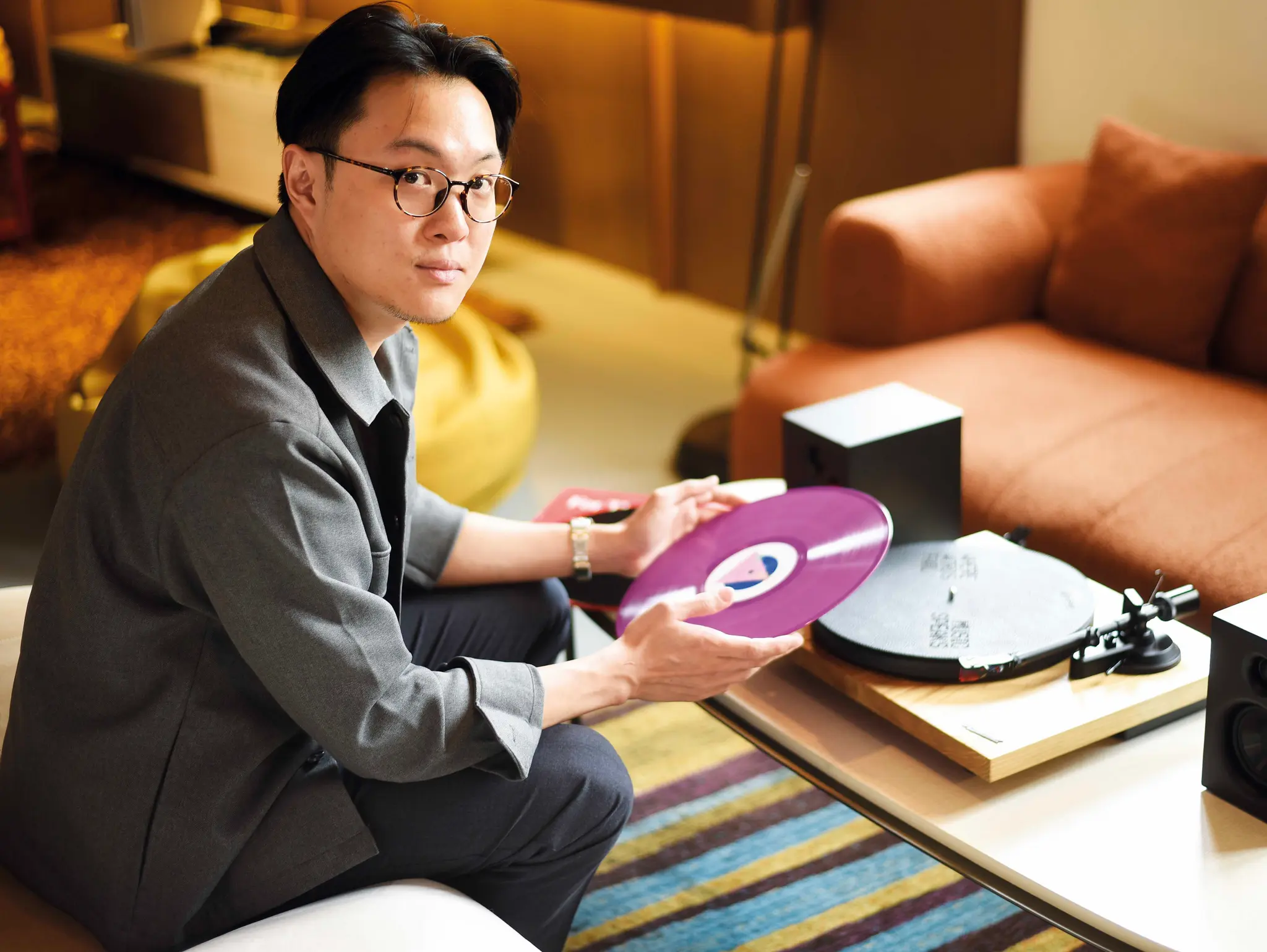 481 PEOPLE WITH VINYL Gadhouse